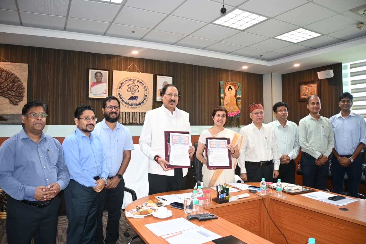 MoU signing between IIM Bodh Gaya and IIT Patna